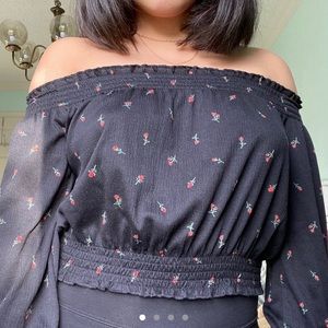 🌹 H&M floral off the shoulder top 🌹